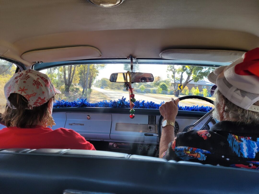 The cruising convoy of the BSCCC (Bendigo Sports and Classic Car Club)